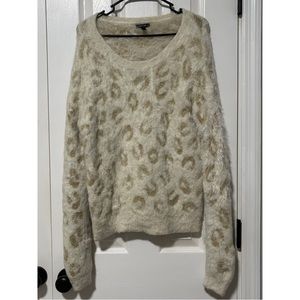 Apt. 9 women’s Cream Gold furry fuzzy Sweater oversized top size large winter
